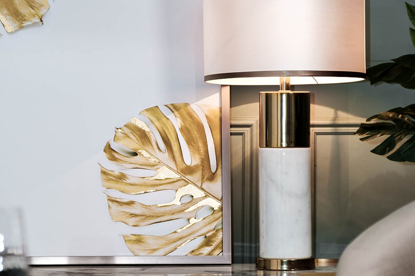 89VOR-MONSTERA GOLDEN-1 Холст "Золотые листья монстеры-1" 100х70 см, багет( латунь),поталь